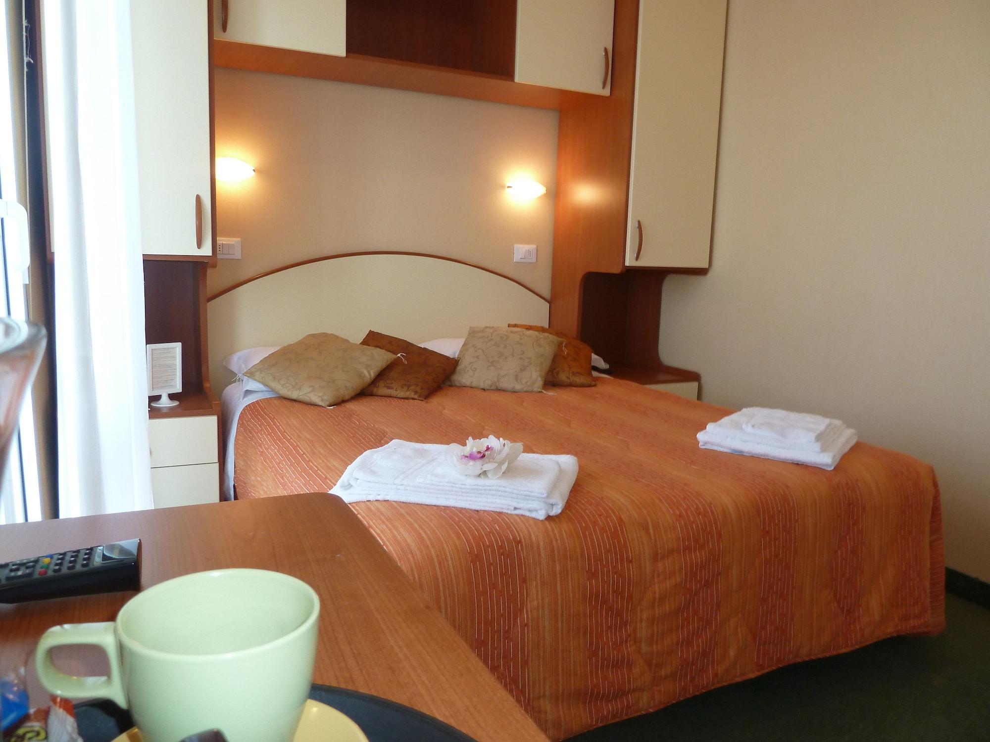 Hotel Crosal Rimini Ngoại thất bức ảnh