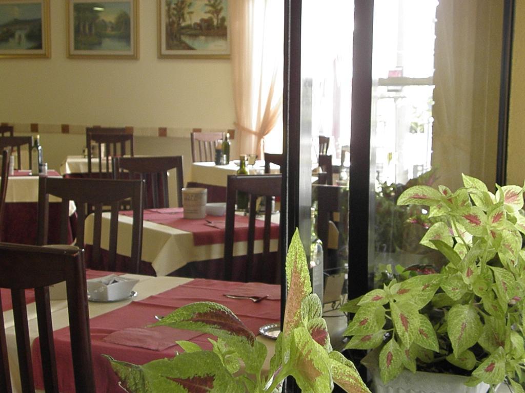 Hotel Crosal Rimini Ngoại thất bức ảnh