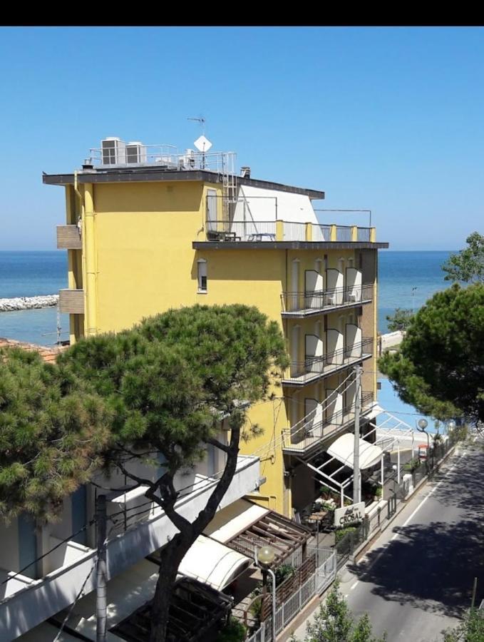 Hotel Crosal Rimini Ngoại thất bức ảnh