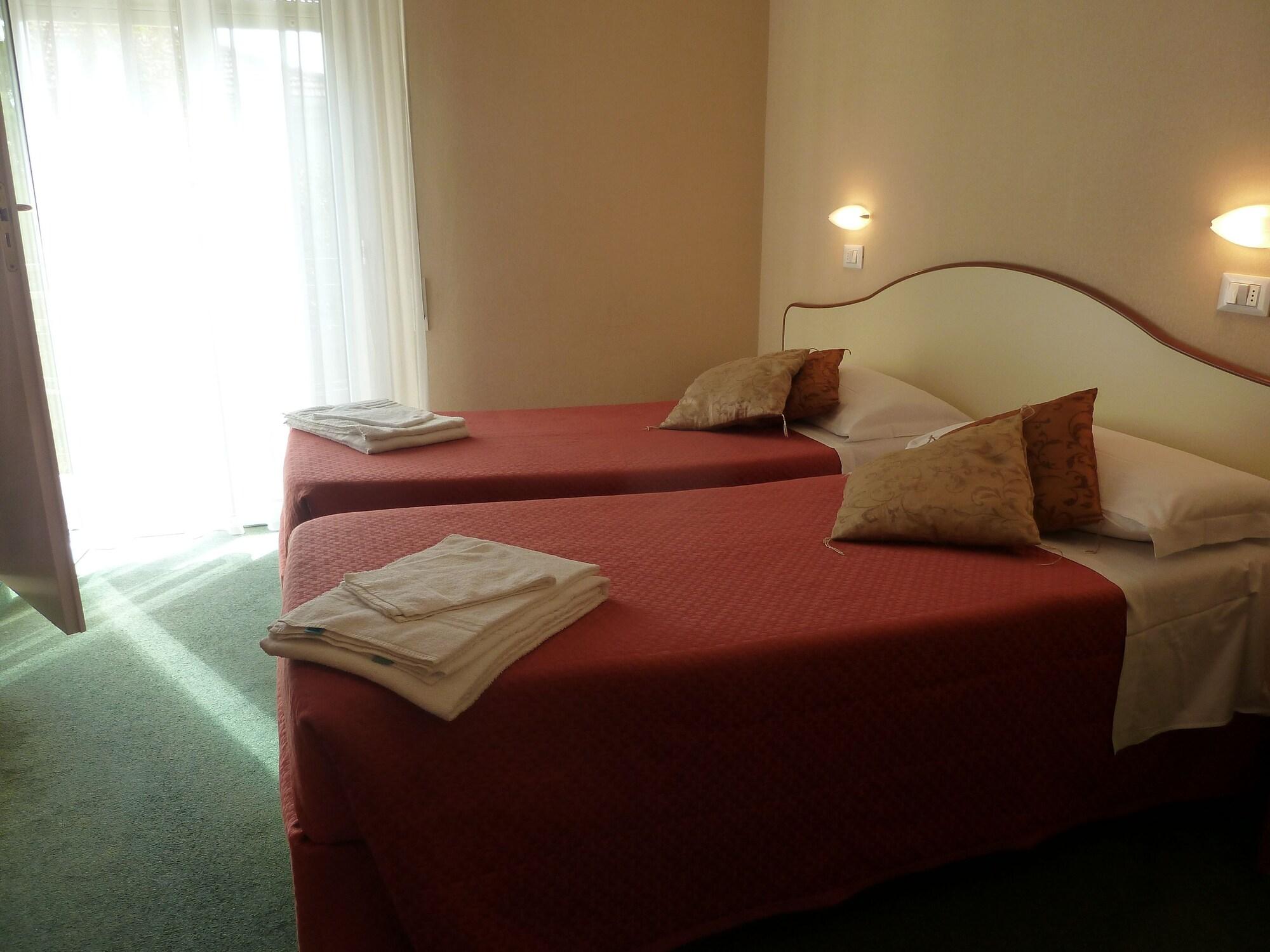 Hotel Crosal Rimini Ngoại thất bức ảnh