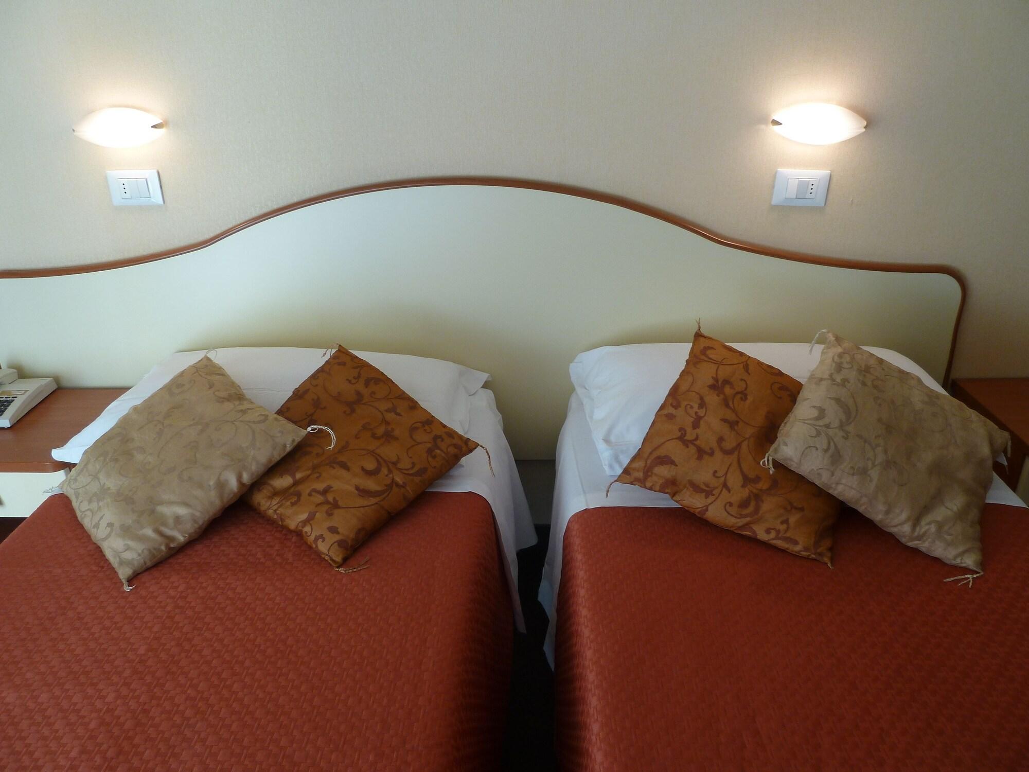 Hotel Crosal Rimini Ngoại thất bức ảnh