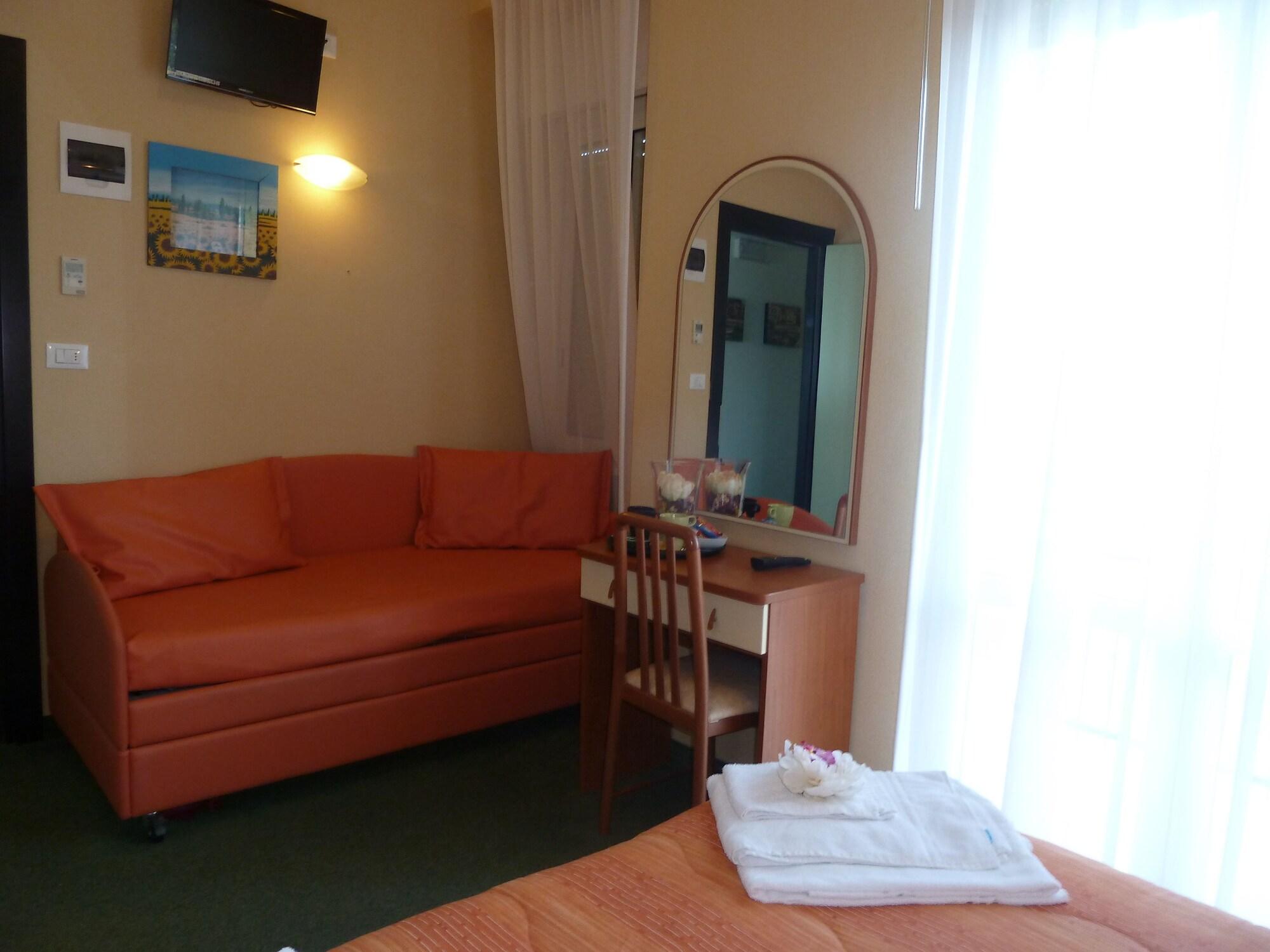 Hotel Crosal Rimini Ngoại thất bức ảnh