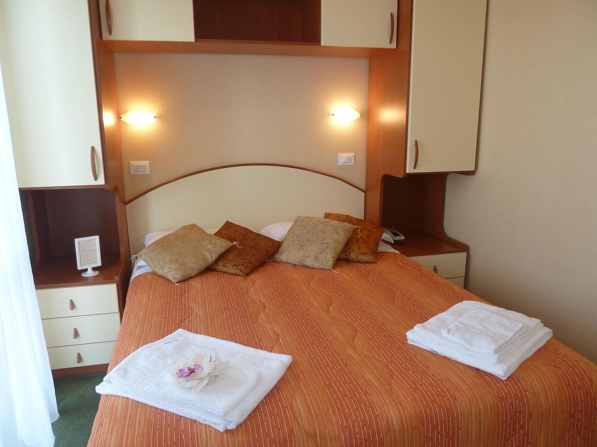 Hotel Crosal Rimini Ngoại thất bức ảnh