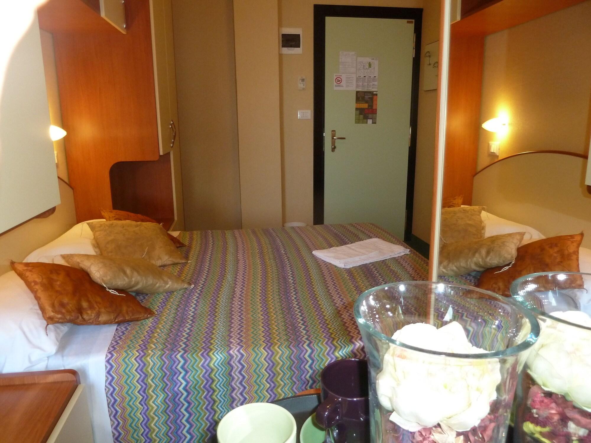 Hotel Crosal Rimini Ngoại thất bức ảnh