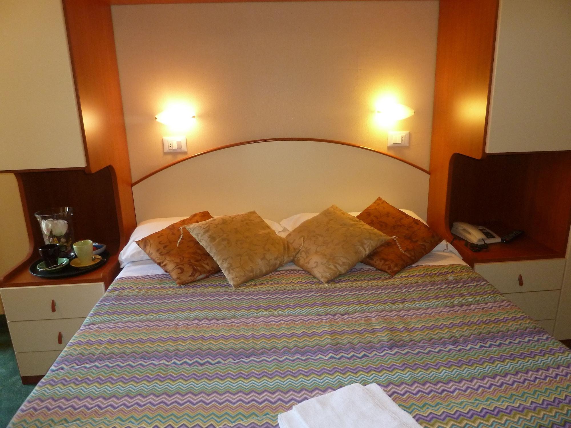 Hotel Crosal Rimini Ngoại thất bức ảnh