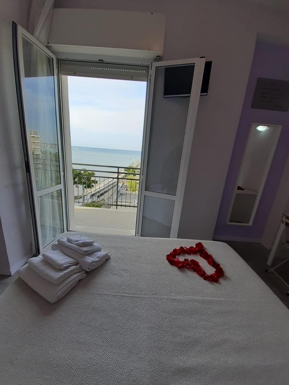 Hotel Crosal Rimini Ngoại thất bức ảnh