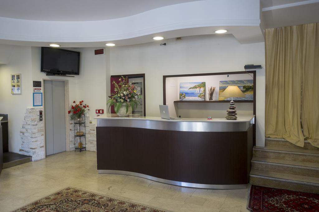Hotel Crosal Rimini Ngoại thất bức ảnh