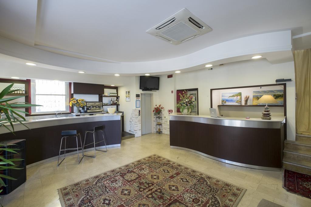 Hotel Crosal Rimini Ngoại thất bức ảnh