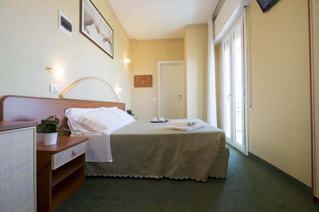 Hotel Crosal Rimini Ngoại thất bức ảnh
