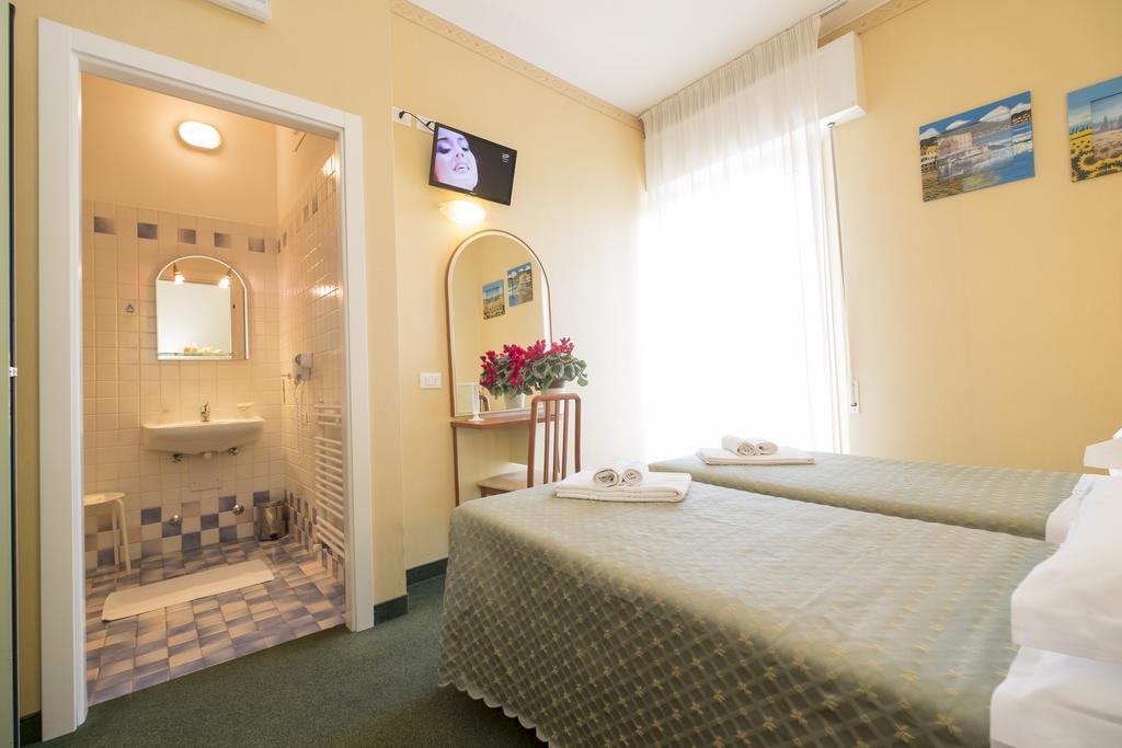 Hotel Crosal Rimini Ngoại thất bức ảnh