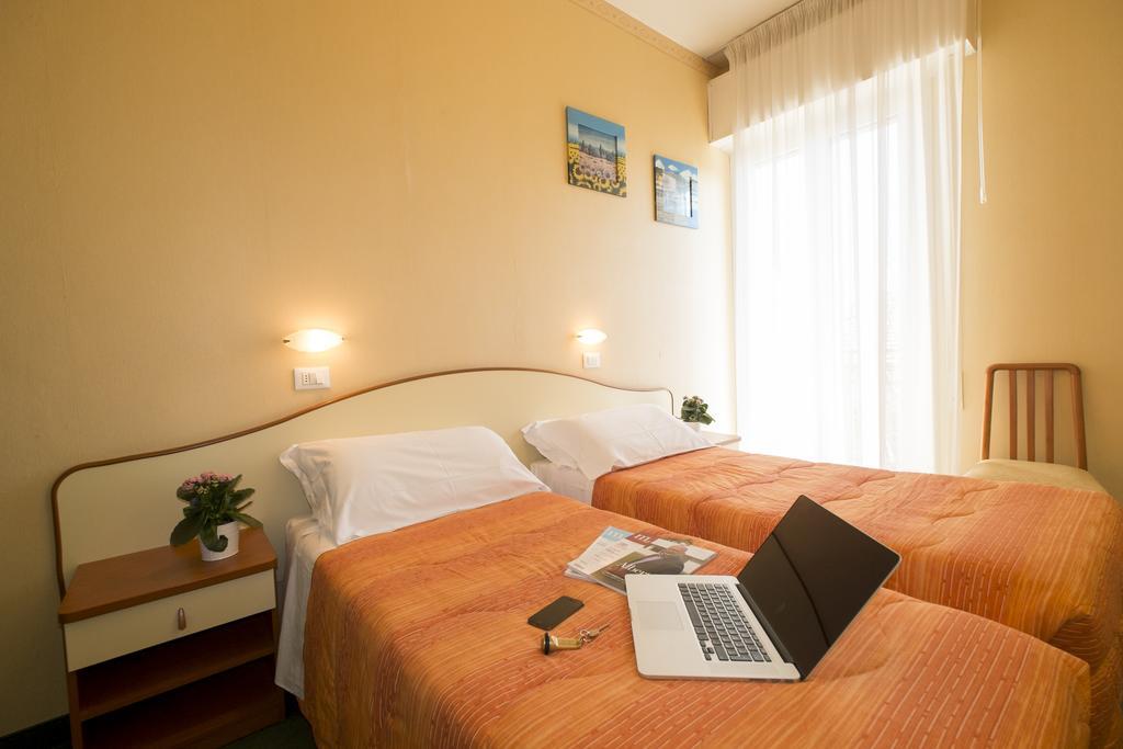 Hotel Crosal Rimini Ngoại thất bức ảnh