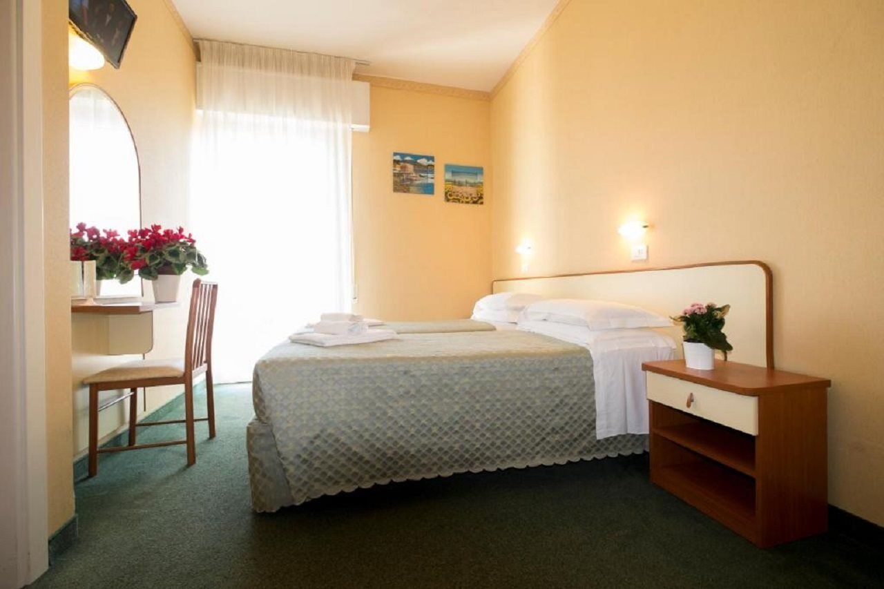 Hotel Crosal Rimini Ngoại thất bức ảnh